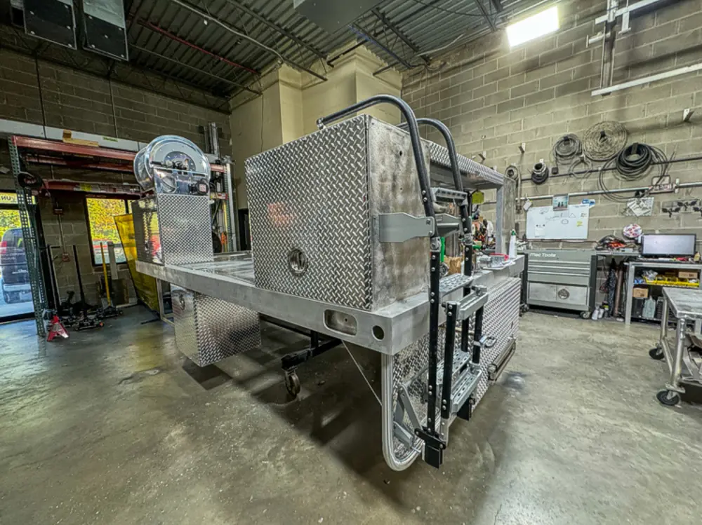 Unfinished body compartment structure in bay, photo 150 of 303.